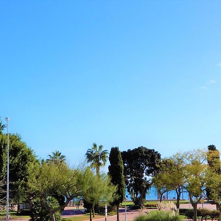 Seafront Apartment Torre Del Mar Luaran gambar